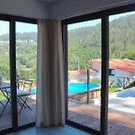 Nyaraló Welcoming House With Pool In Lomba