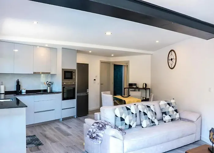 Ferienhaus Welcoming House With Pool In Lomba