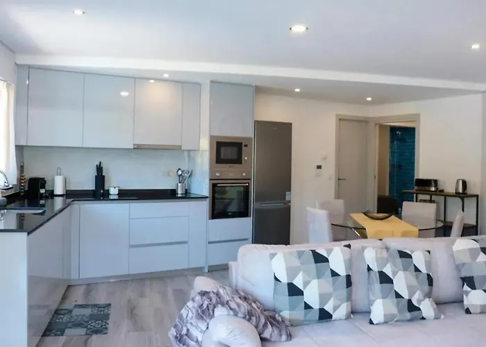 Welcoming House With Pool In Lomba Ferienhaus *