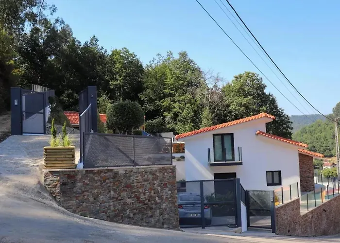 Welcoming House With Pool In Lomba *