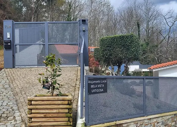 Ferienhaus Welcoming House With Pool In Lomba