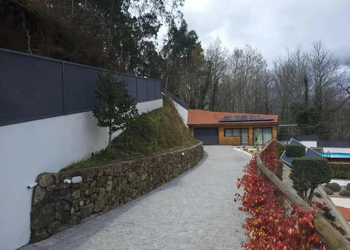 Welcoming House With Pool In Lomba *